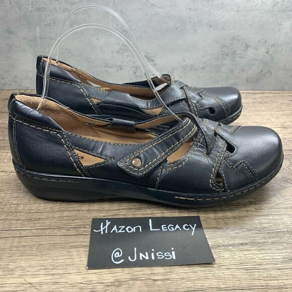 Clarks~Women’s~Black Soft Cushion Comfort T-Strap Flats~Size 9M (16180) - Picture 2 of 9